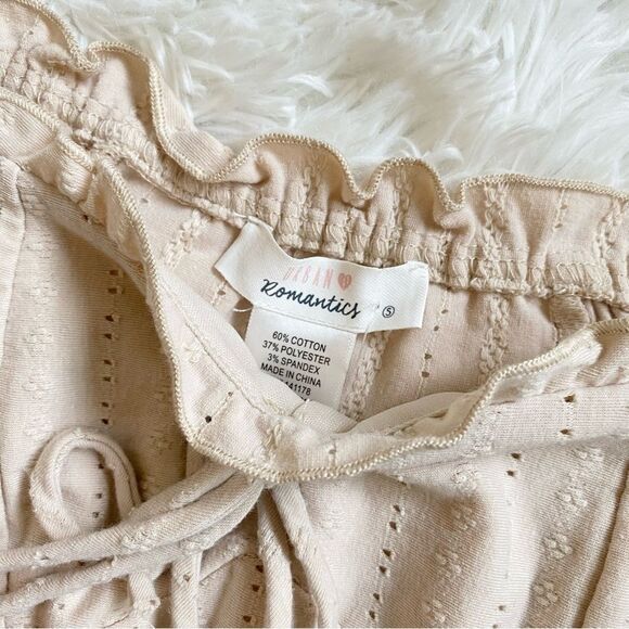 Cream Eyelet Bohemian Crop Top - Picture 4 of 5